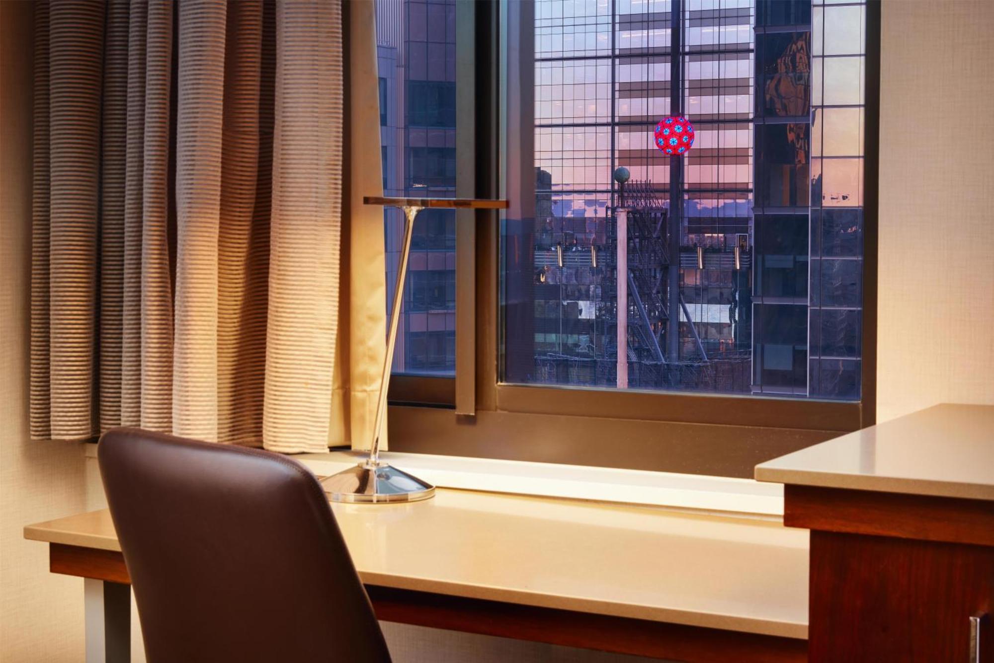 Deluxe King Room Times Square View High Floor