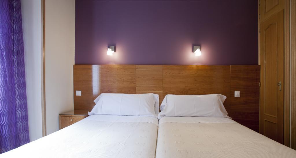 Double or Twin Room Private Bathroom