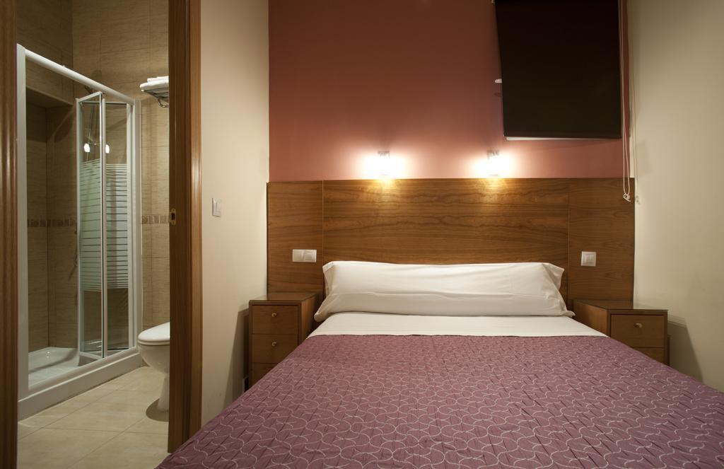Double or Twin Room Private Bathroom