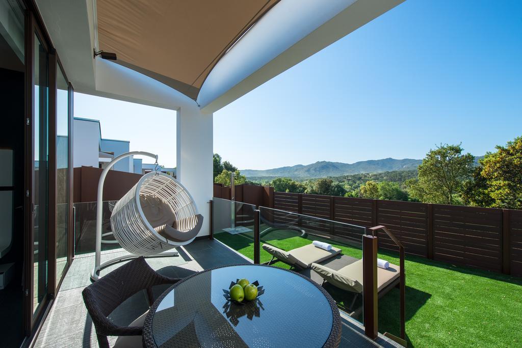 Suite con piscina privada y jardín privado