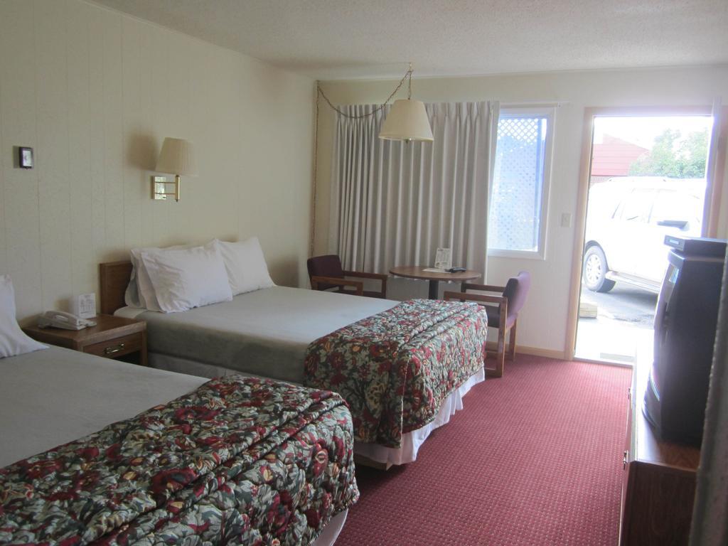 Queen Room Two Queen Beds Non-Smoking
