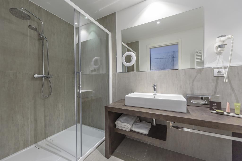 Luxury Double or Twin Room Lake View