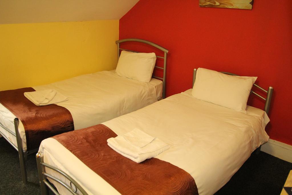 Quarto com 2 Camas de Solteiro