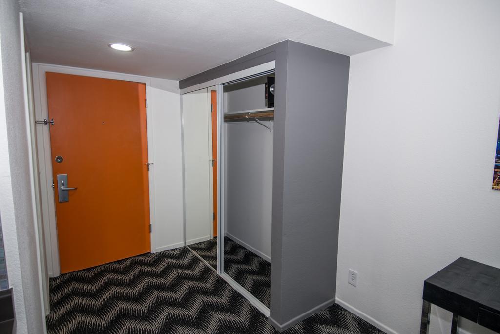 King Room Kichenette