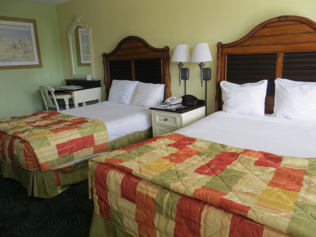 Double Room Two Double Beds Lot View