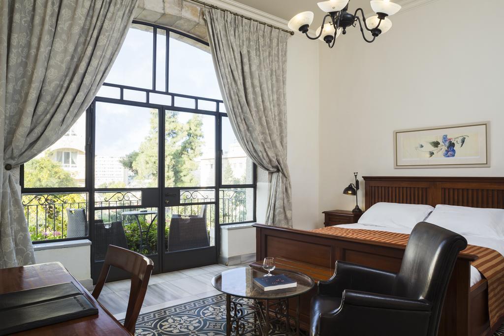 Deluxe Pasha Room