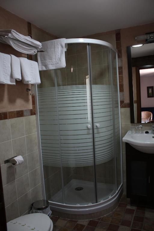 Standard Single Room Shower,79537392:JPEG