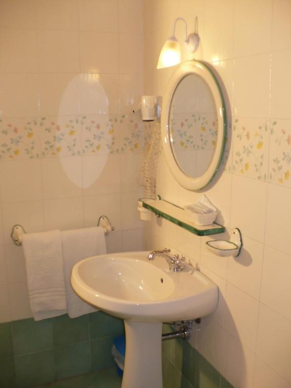 Single Room,1580477117:JPEG