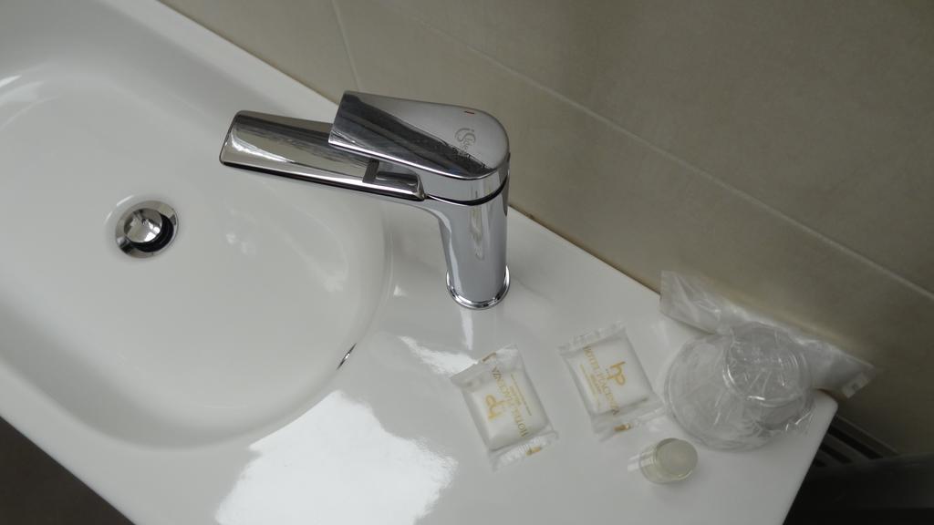 Single Room,319465353:JPEG