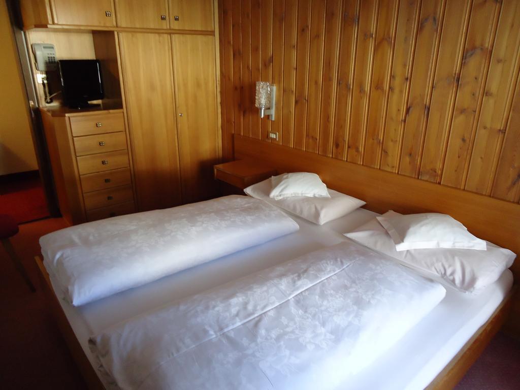 Small Double Room,233000644:JPEG