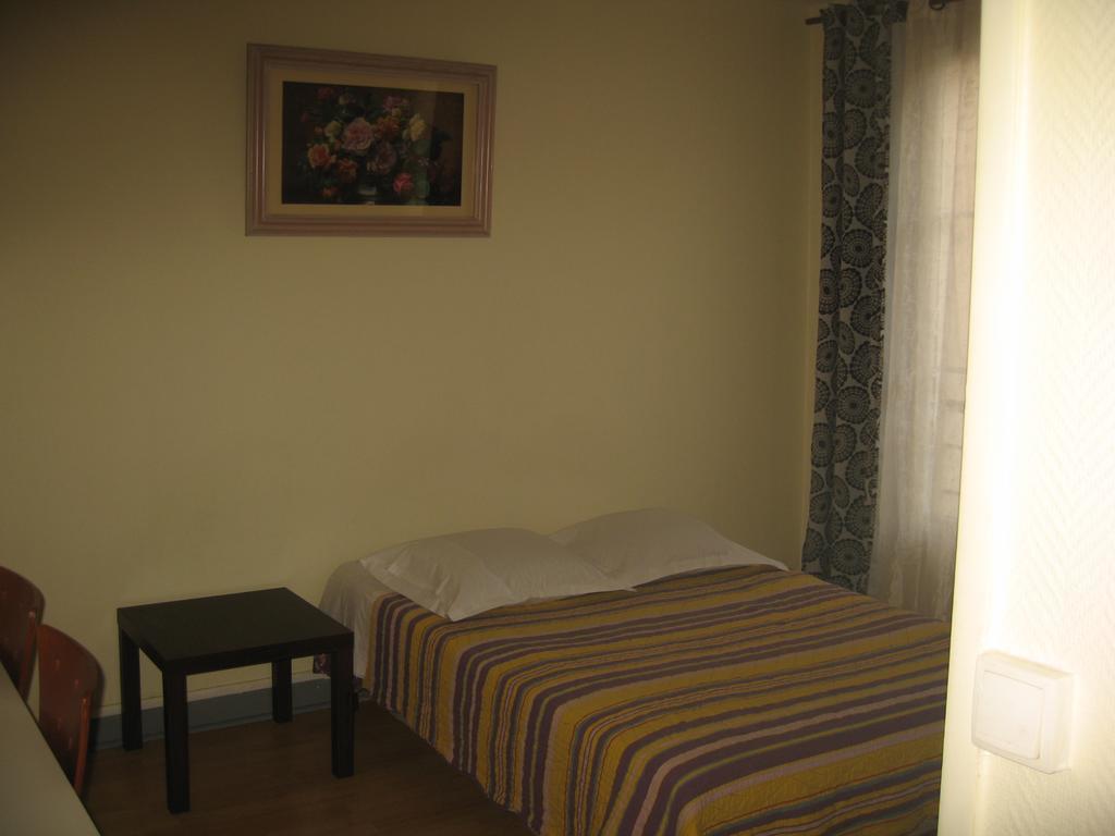 Twin Room with Shared Bathroom,641047560:JPEG