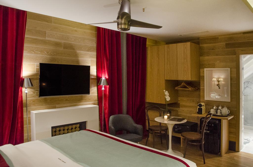 Small Double Room street view