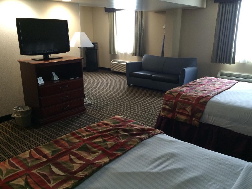 Queen Suite with Two Queen Beds - Non-Smoking
