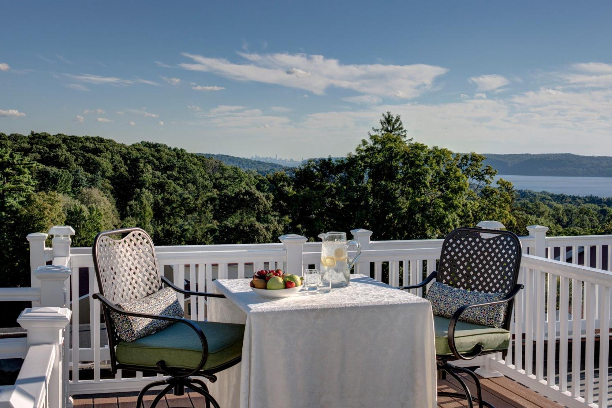 King Mansion Sundeck