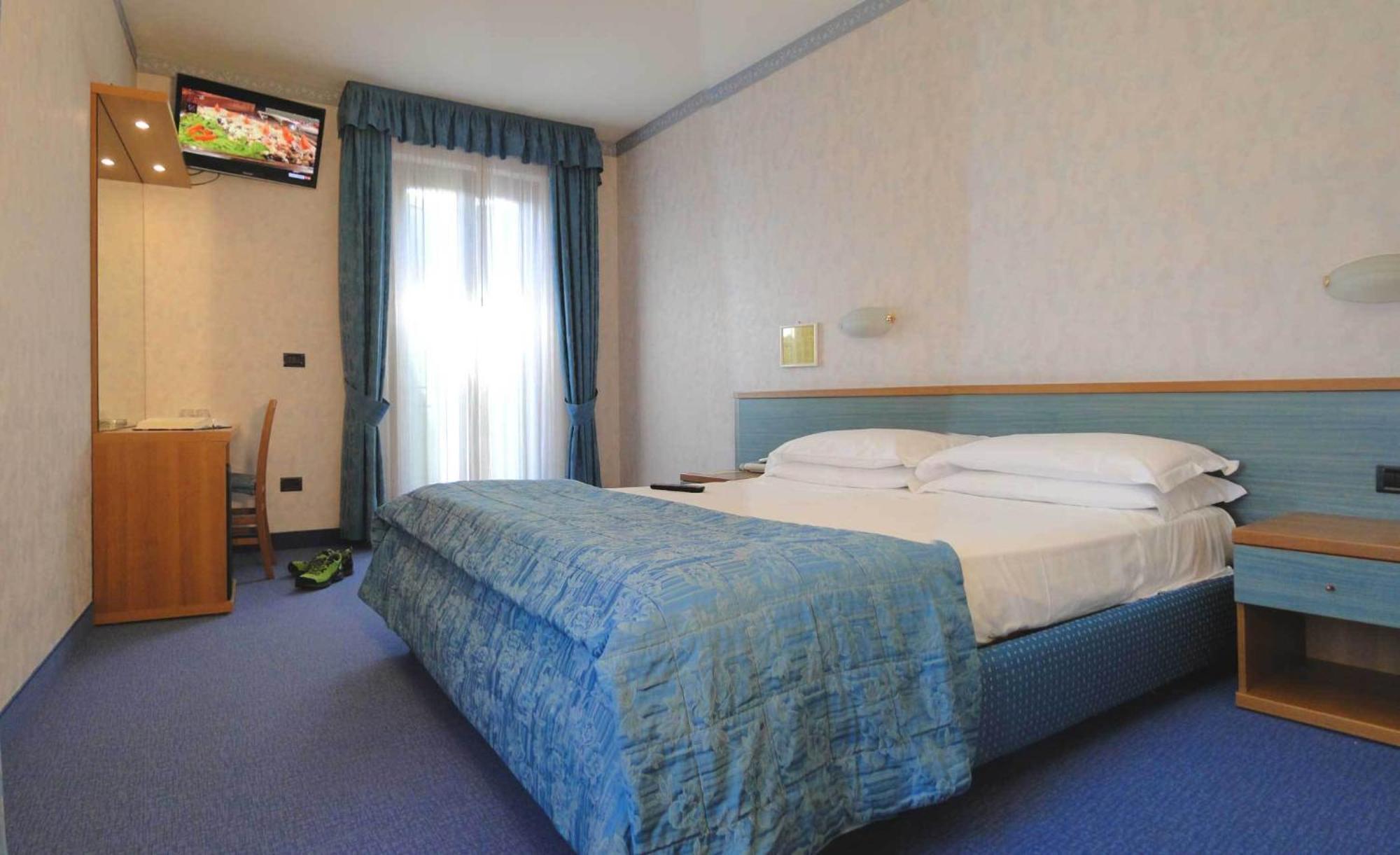 Comfort Double Room Balcony & Lake View