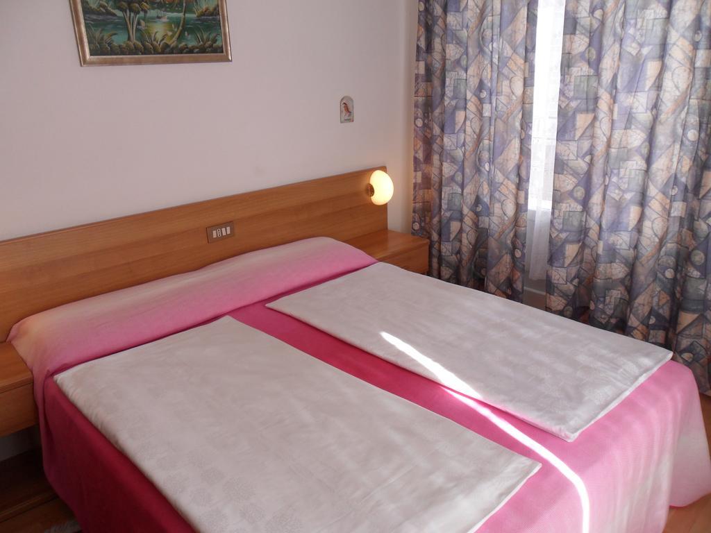 Double Room,813450741:JPEG