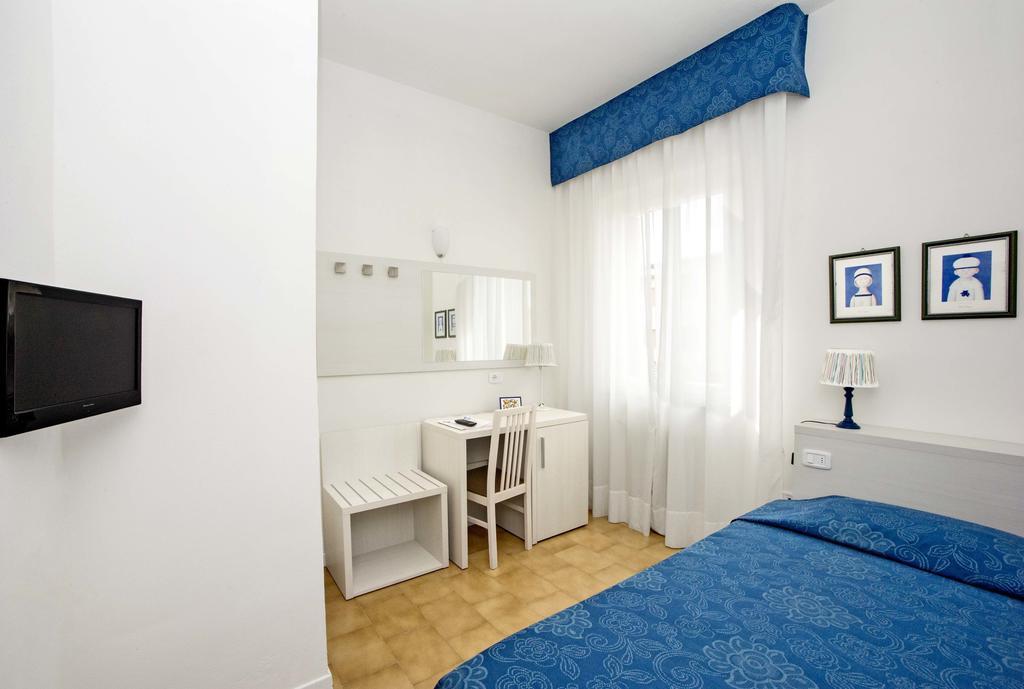 Single Room,761690956:JPEG