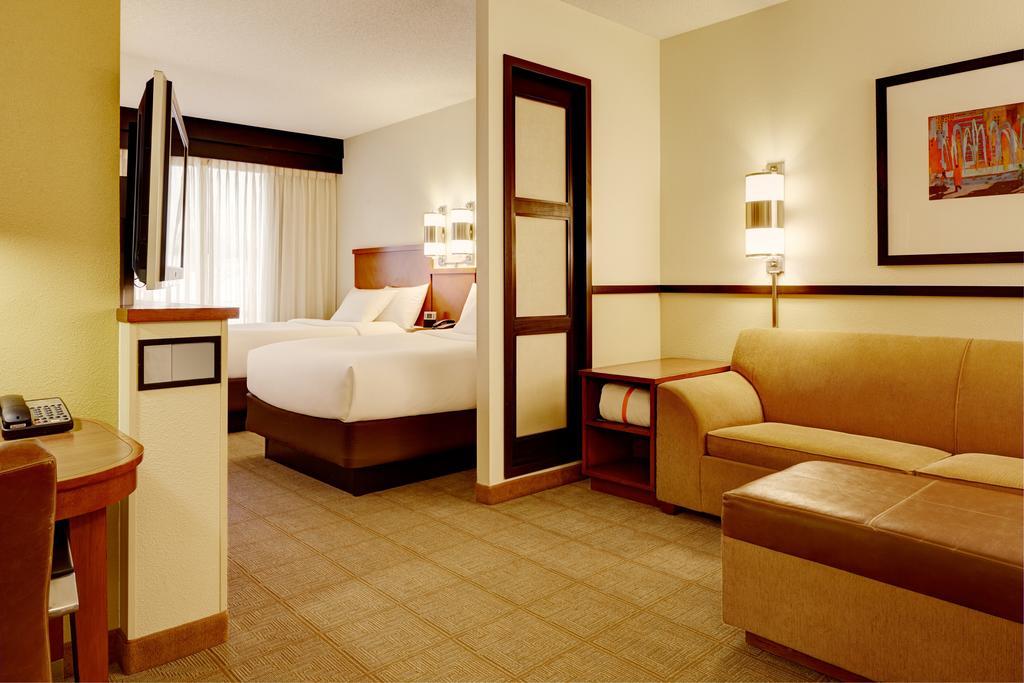 Queen Room with Two Queen Beds and Sofa Bed - High Floor