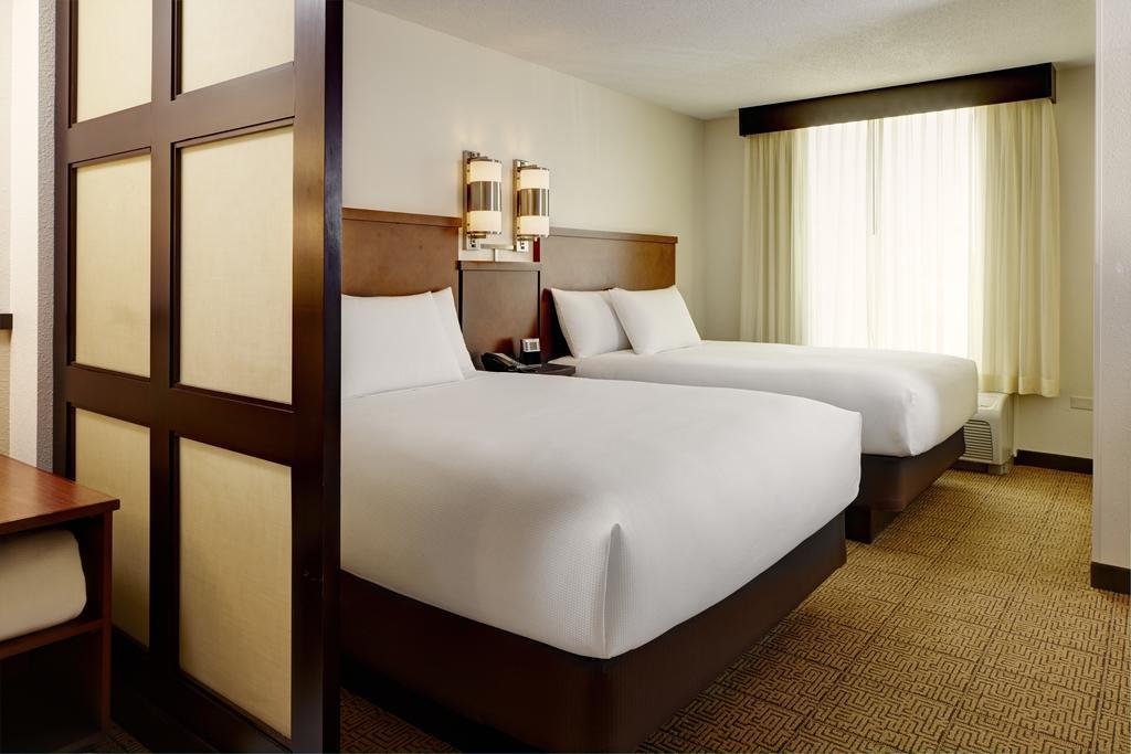 Queen Room Two Queen Beds Roll Shower Disability Access