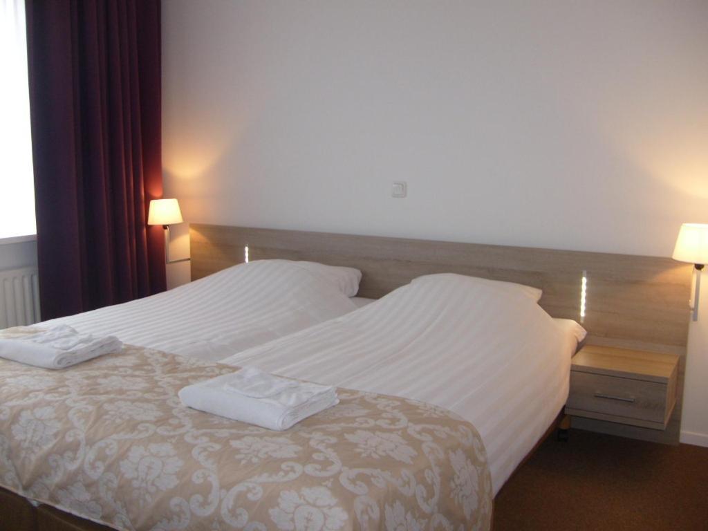 Deluxe Tweepersoonskamer met 2 Aparte Bedden en een Bad