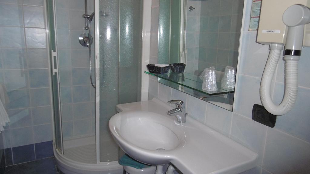 Basic Triple Room