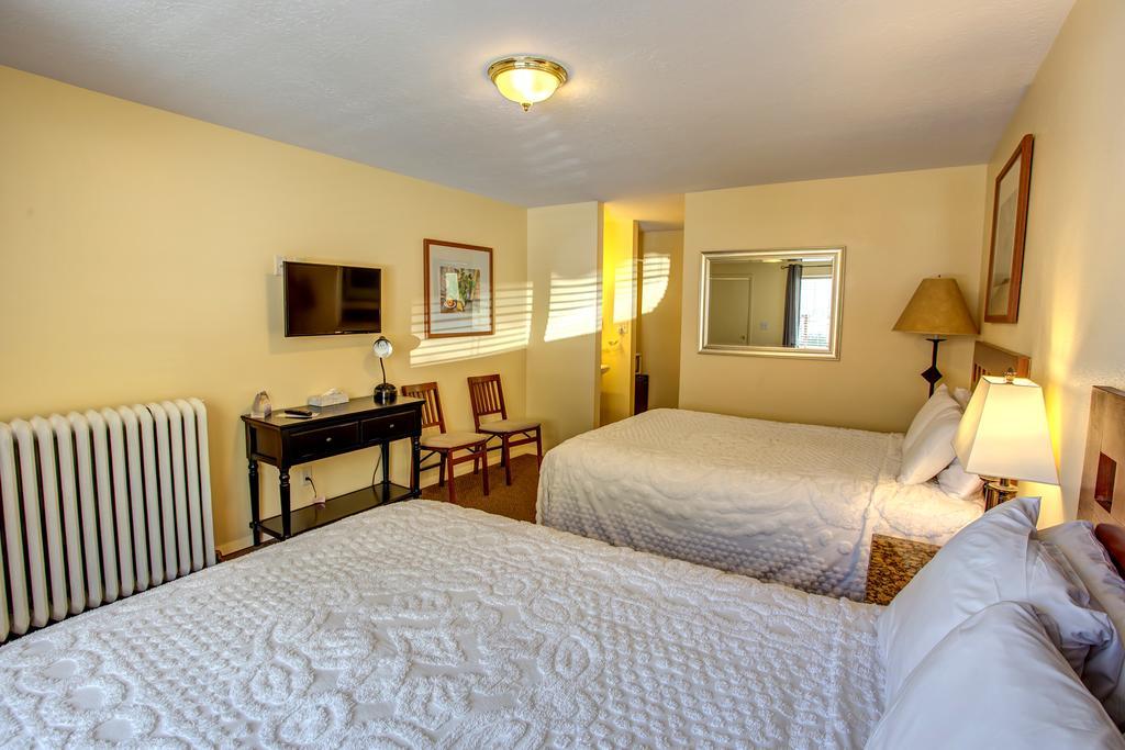 Standard Queen Room Two Queen Beds