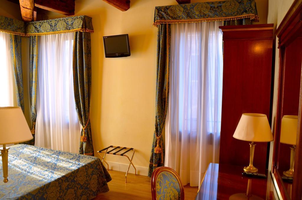 Quarto Duplo Deluxe com Vista Canal