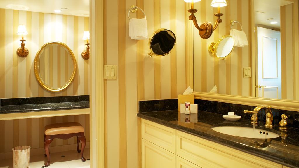 Luxury Spa Suite