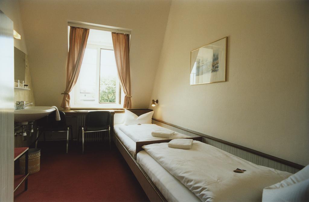 Basic Tweepersoonskamer met 1 of 2 Bedden en Gedeelde Badkamer