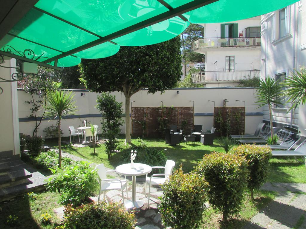 Family Room Garden View