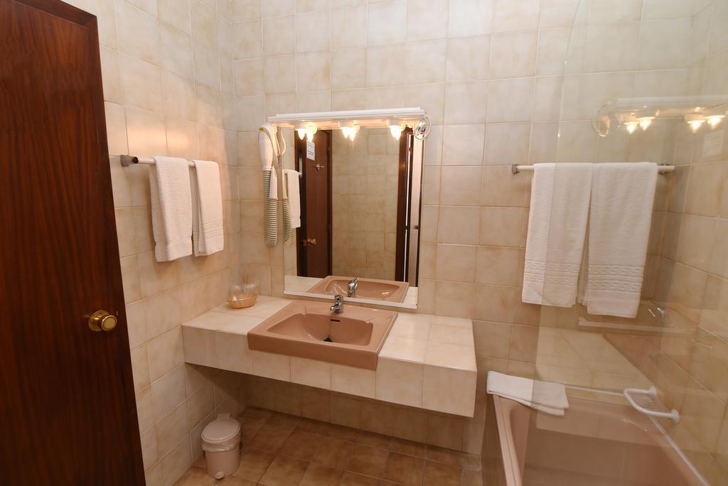 Quarto Duplo com Vista Jardim