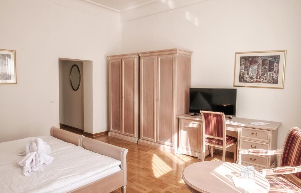 Double Room,216196190:JPEG