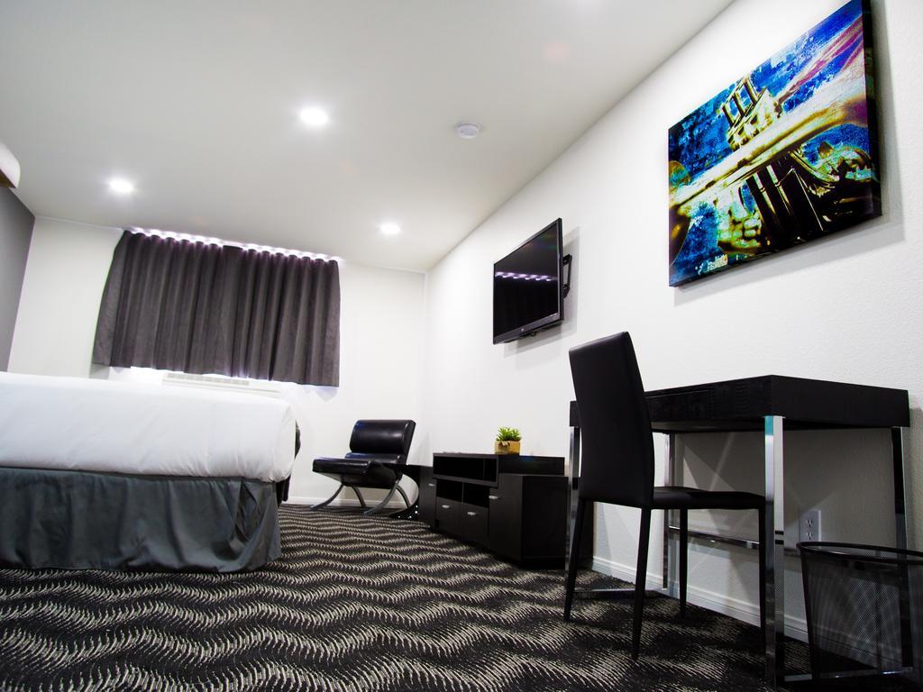 King Room Kichenette
