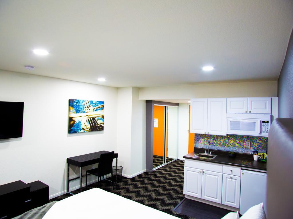 King Room Kichenette