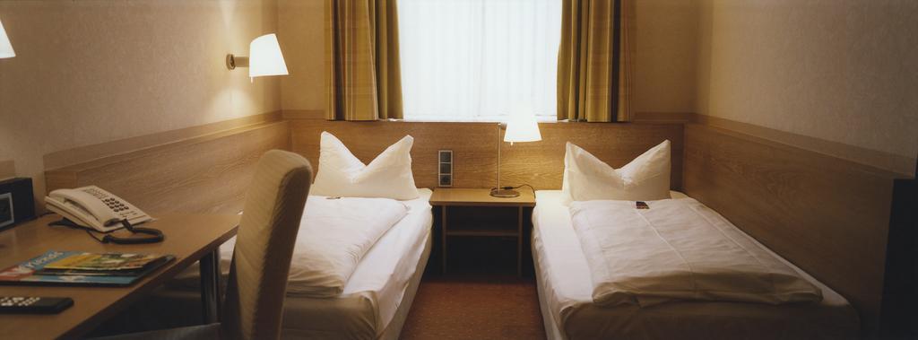 Standard Double or Twin Room Air-Conditioning
