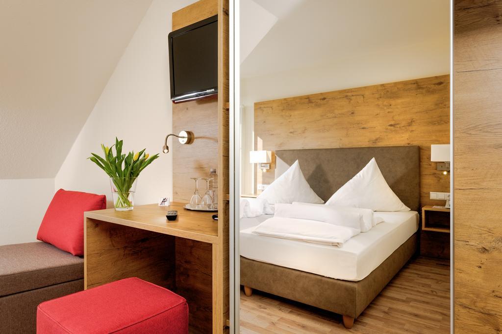 Double Room,217188047:JPEG