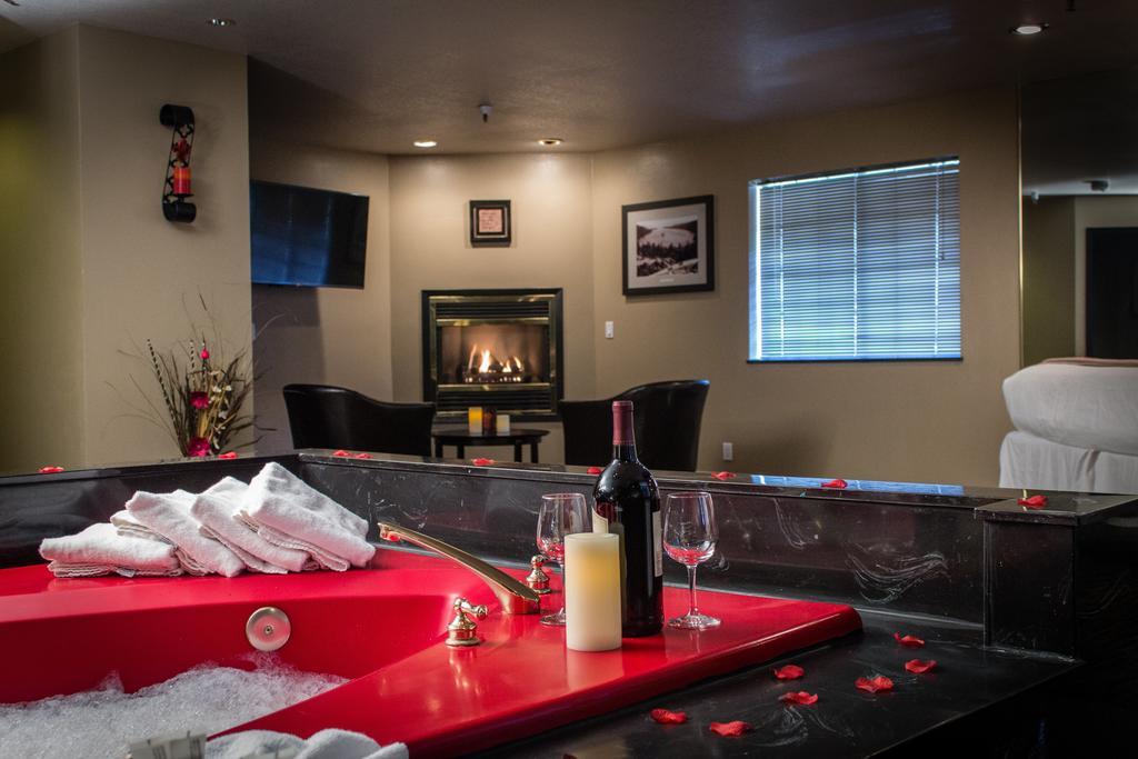 King Suite Fireplace
