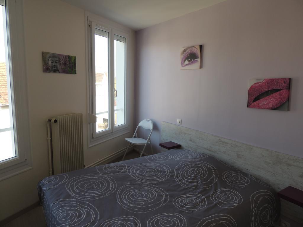 Basic Single Room with Shared Bathroom,218889251:JPEG