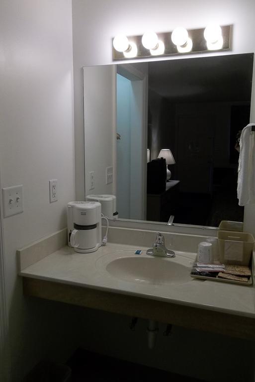 Queen Room Pool View