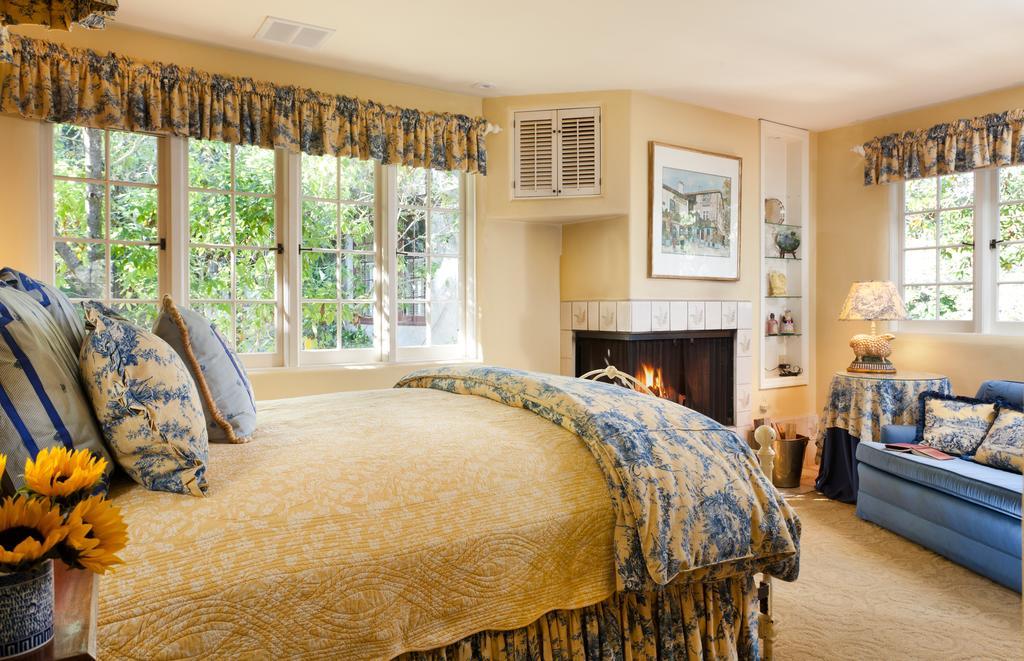 Standard Queen Room 2nd Floor