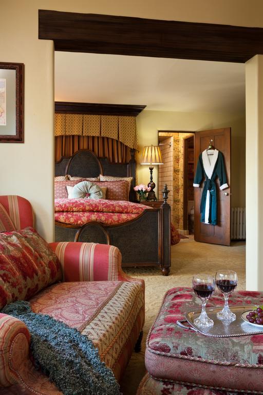 Deluxe Queen Suite 2nd Floor