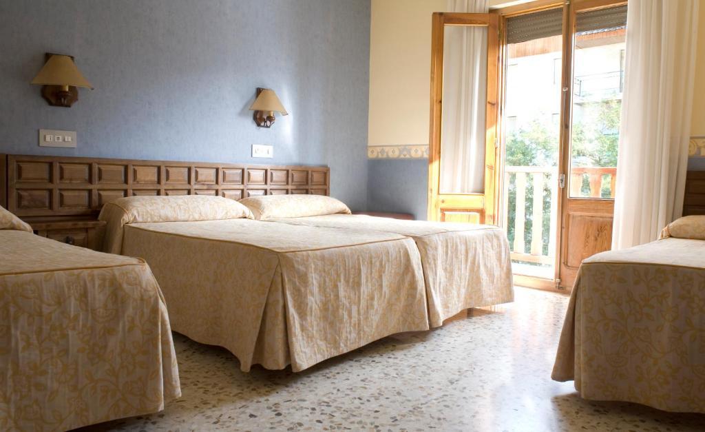 Double Room 2 Extra Beds