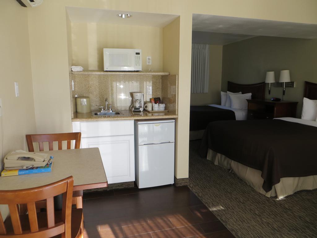 Queen Room Two Queen Beds
