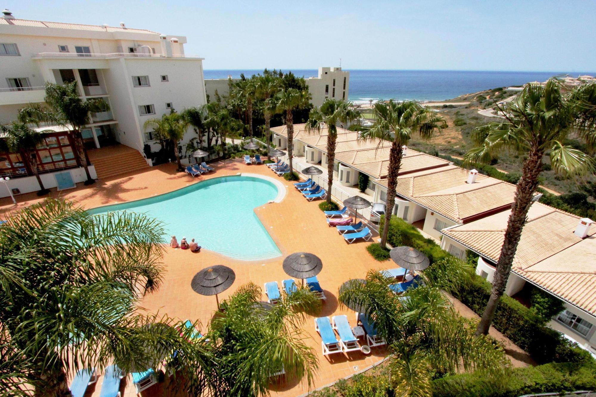 One-Bedroom Apartment Sea View