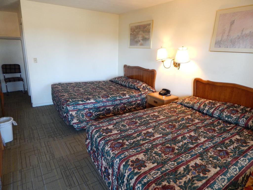 Deluxe Queen Room with Two Queen Beds