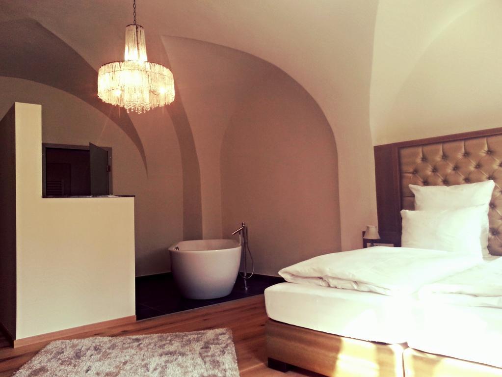 Deluxe Double Room Bath