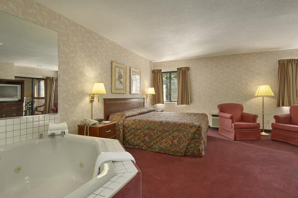 Deluxe King Studio Suite Non-Smoking