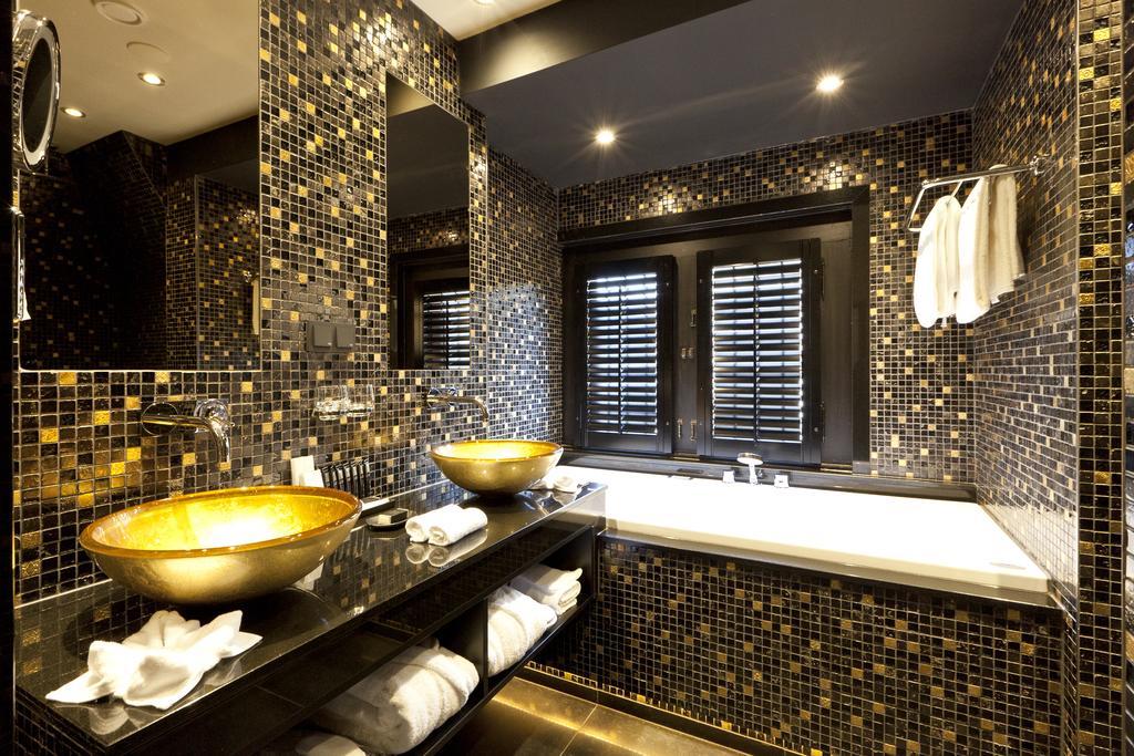 Deluxe Suite Ensuite Bathroom,224009855:JPEG