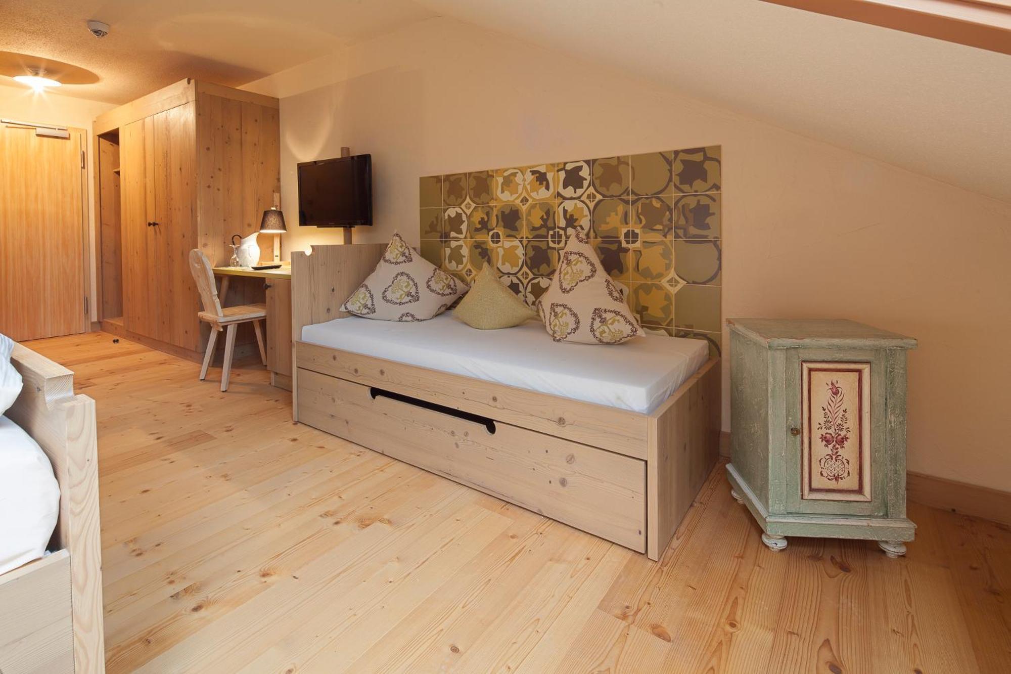 Triple Room Mountain View & Balcony