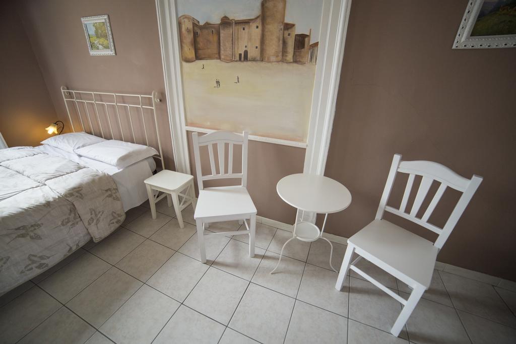Camera Matrimoniale/Doppia con Letti Singoli con Balcone